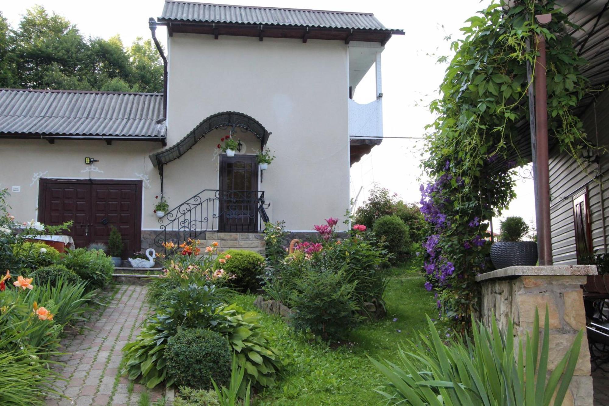 Котедж "Красний Краєвид" Iaremcea Exterior foto