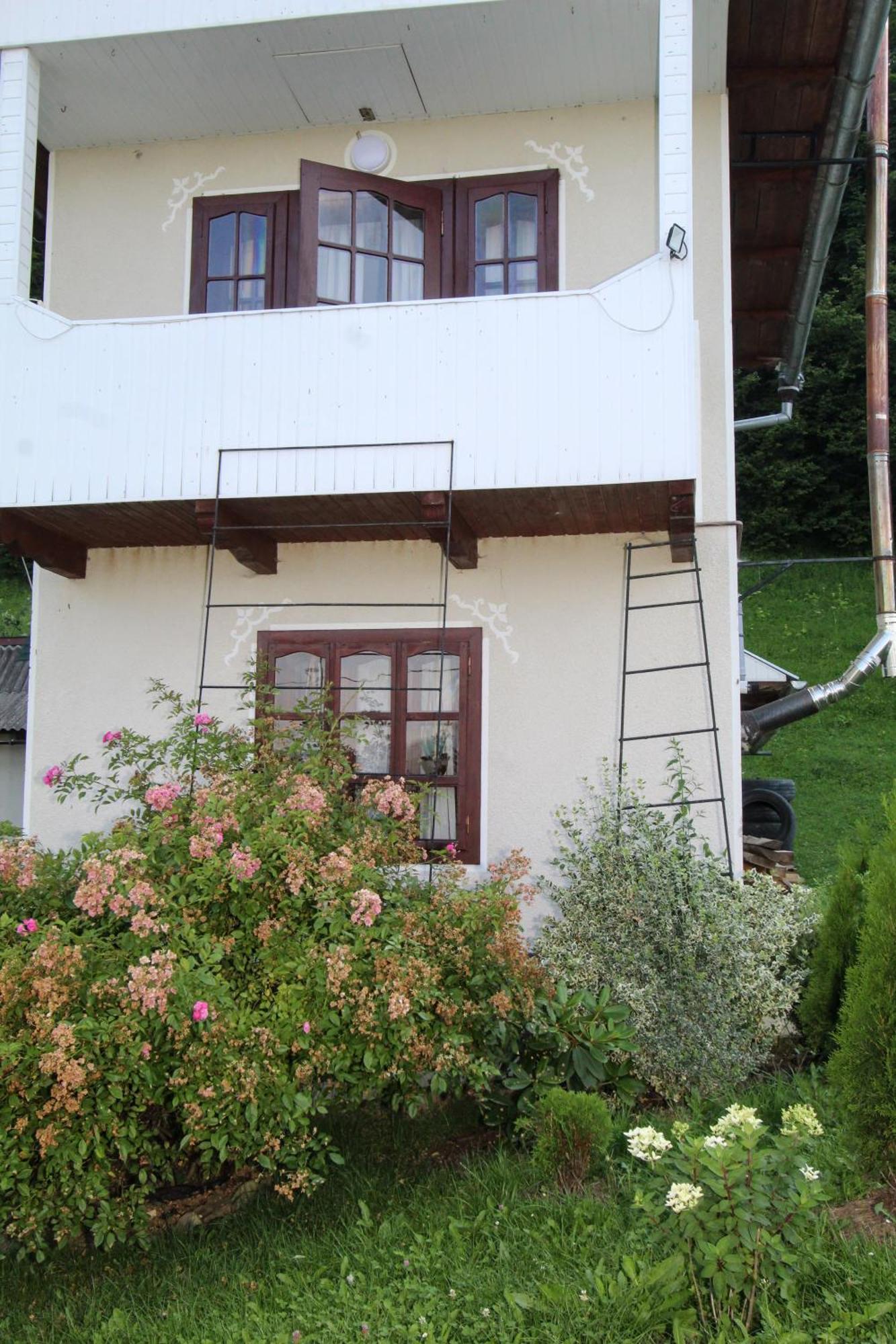 Котедж "Красний Краєвид" Iaremcea Exterior foto