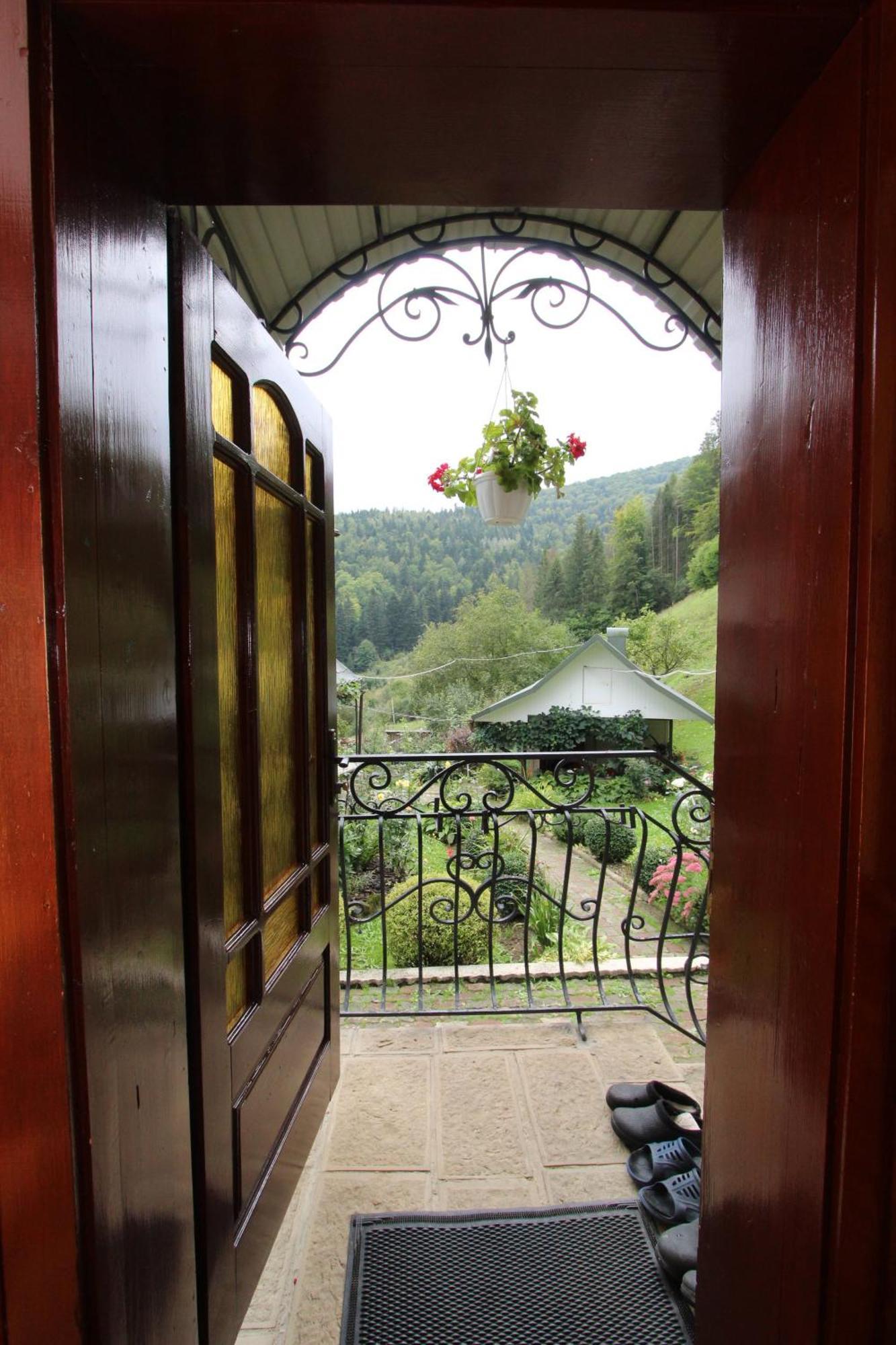 Котедж "Красний Краєвид" Iaremcea Exterior foto